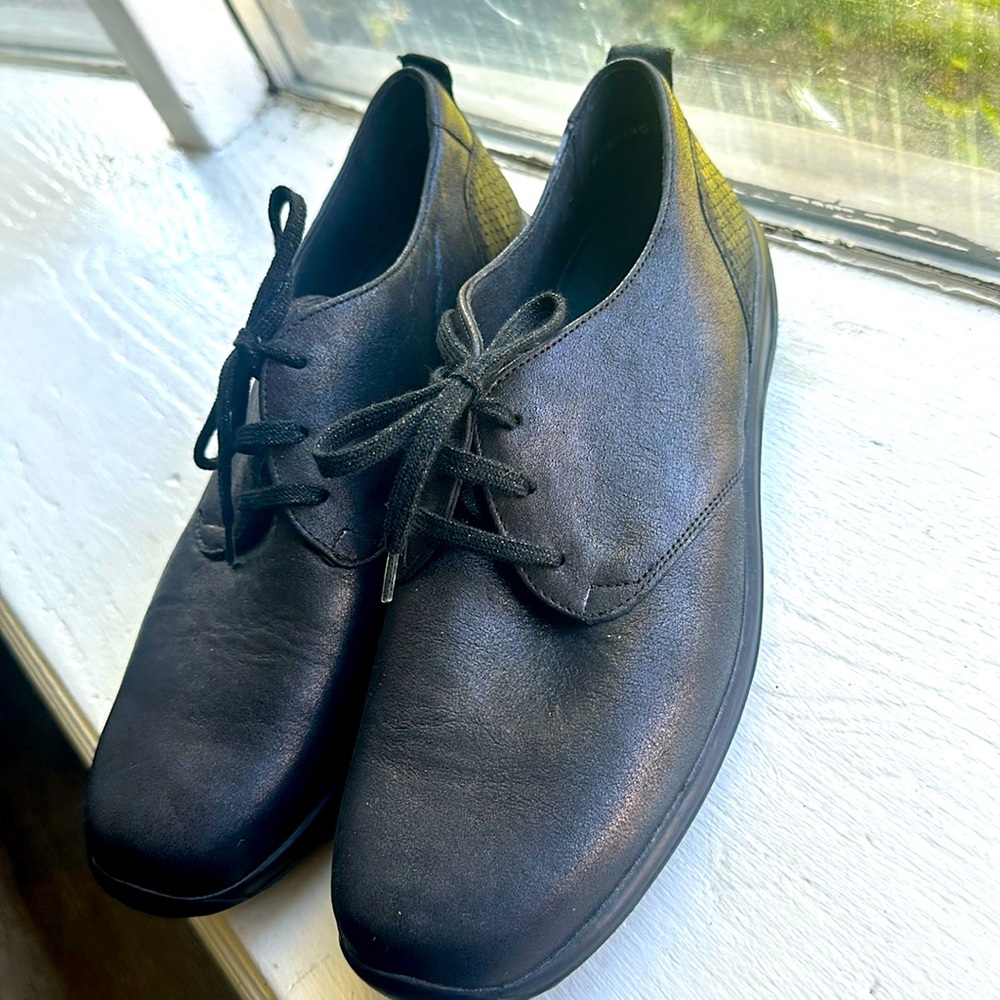 Women’s Solidus shoes size 6 1/2 EU (9US)